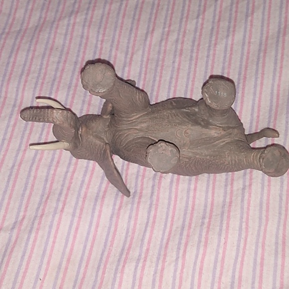 🐘 Elephant Toy 🐘 - Picture 3 of 3